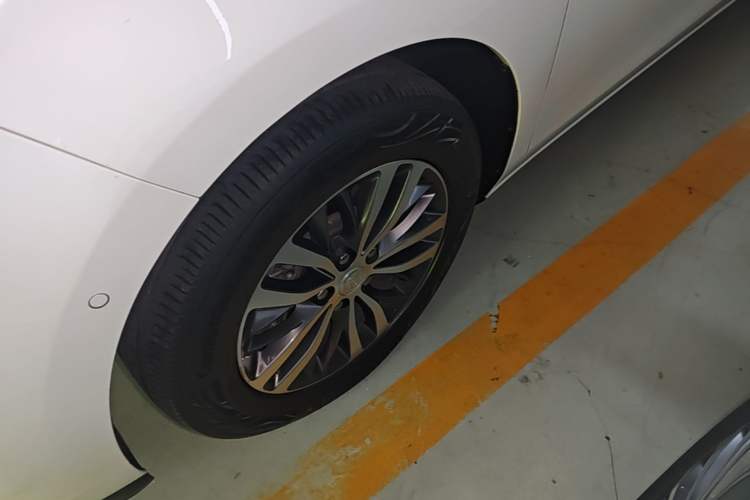 Used Buick GL8 2022 ES Landtrek 653T Luxury Edition Left Front Wheel Hub