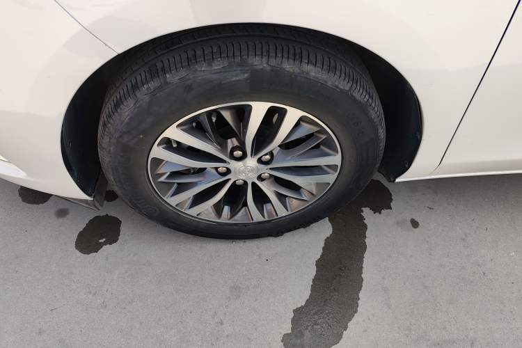 Used Buick GL8 2022 ES Landtrek 653T Comfort Edition Left Front Wheel Hub