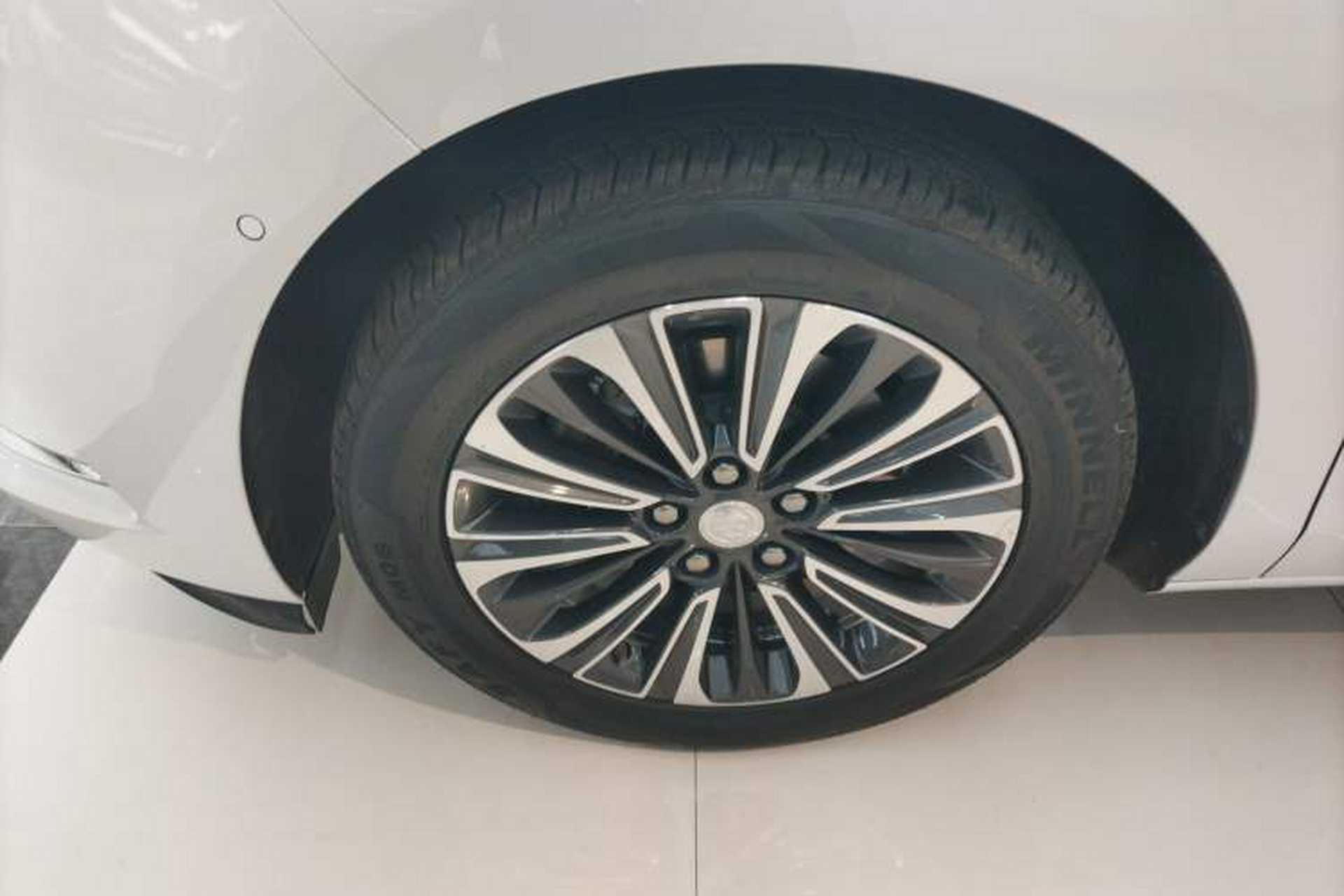 Used Buick GL8 2022 ES Land Cruiser 653T Luxury Model Left Front Wheel Hub