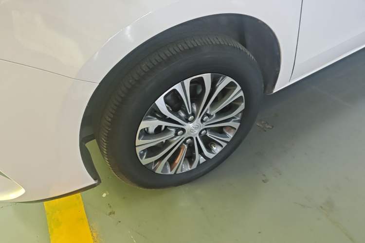 Used Buick GL8 2022 Land Cruiser Executive Class 652T Comfort Model Left Front Wheel Hub