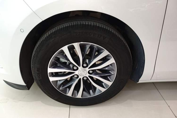 Used Buick GL8 2022 ES Landtrek 653T Luxury Edition Left Front Wheel Hub