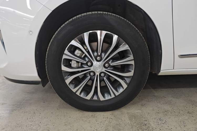 Used Buick GL8 2022 Land Executive Class 652T Prestige Model Left Front Wheel Hub