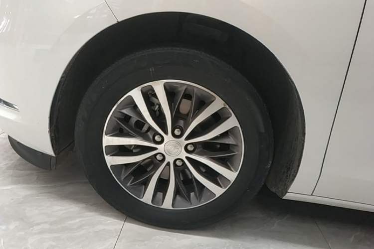 Used Buick GL8 2022 ES Landtrek 653T Comfort Edition Left Front Wheel Hub