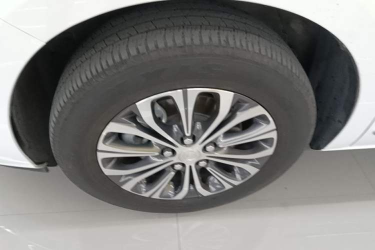 Used Buick GL8 2022 Land Business Class 652T Luxury Model Left Front Wheel Hub