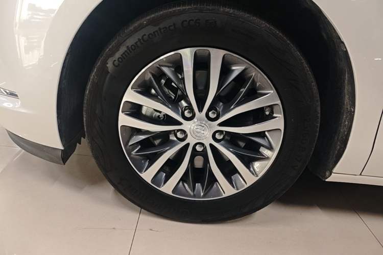 Used Buick GL8 2022 ES Landtrek 653T Comfort Edition Left Front Wheel Hub