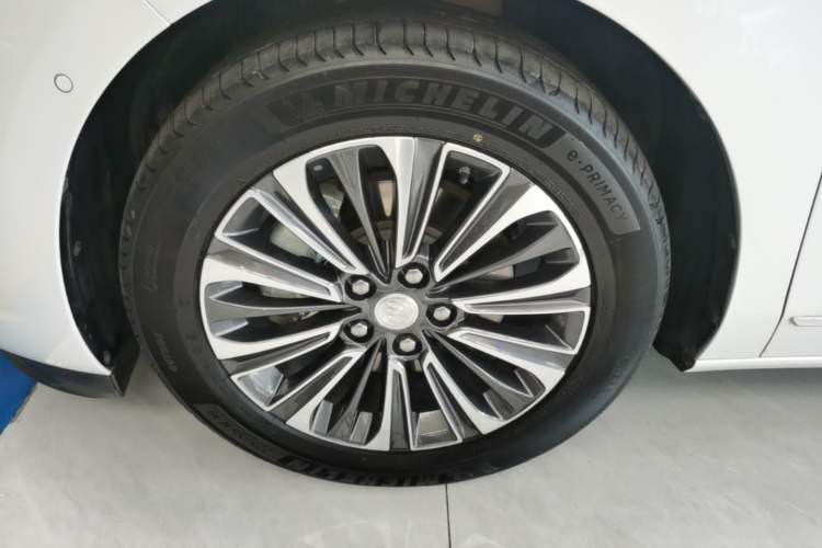 Used Buick GL8 2022 ES Landtrek 653T Flagship Model Left Front Wheel Hub