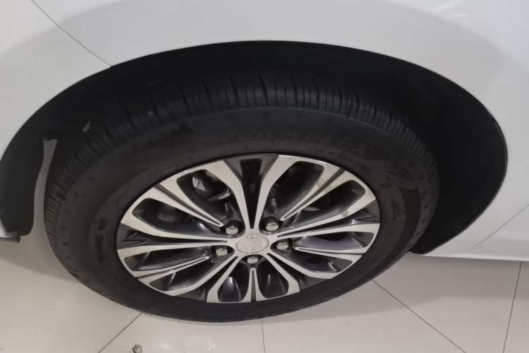 Used Buick GL8 2022 Land Cruiser Executive Class 652T Comfort Model Left Front Wheel Hub