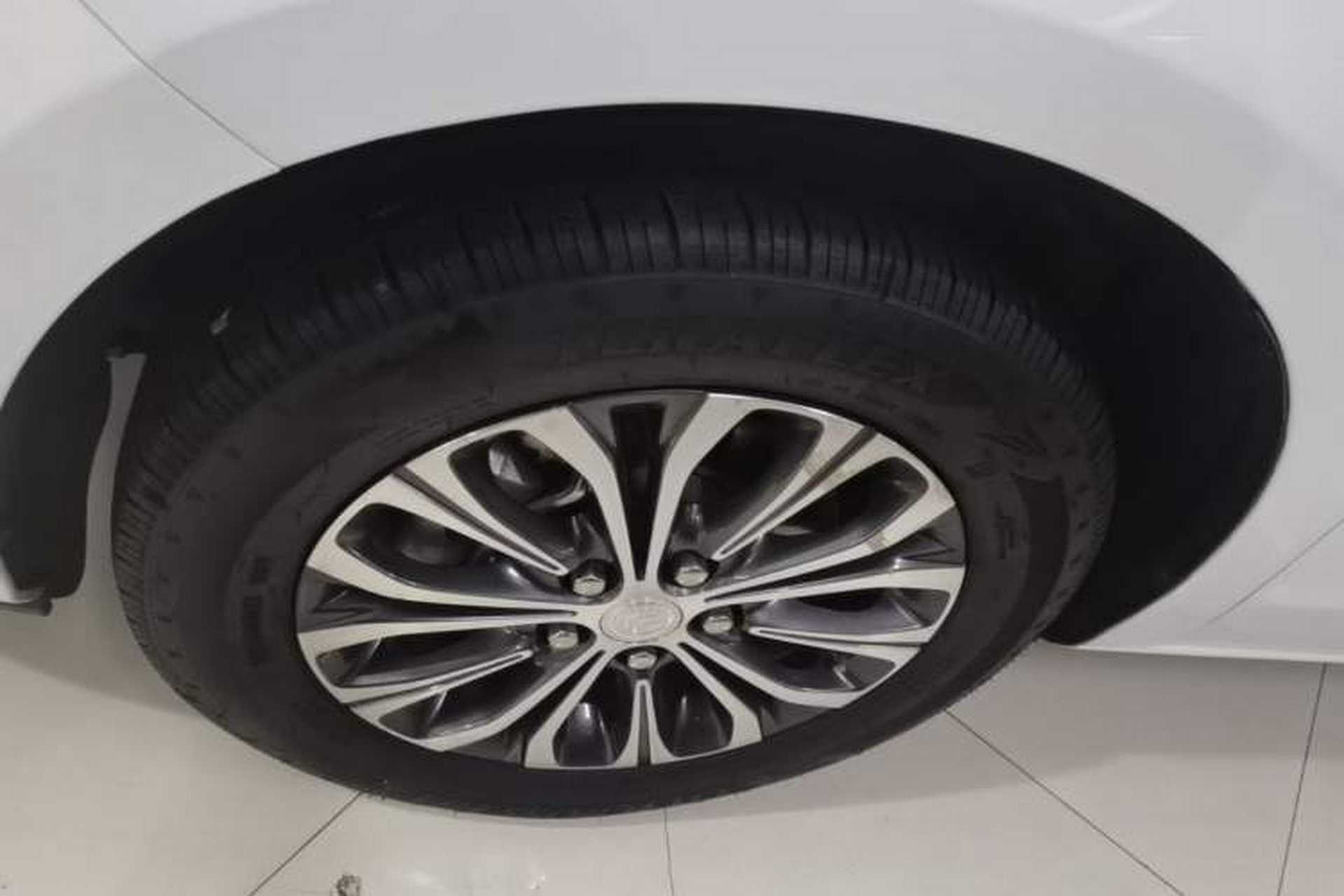 Used Buick GL8 2022 Land Cruiser Executive Class 652T Comfort Model Left Front Wheel Hub