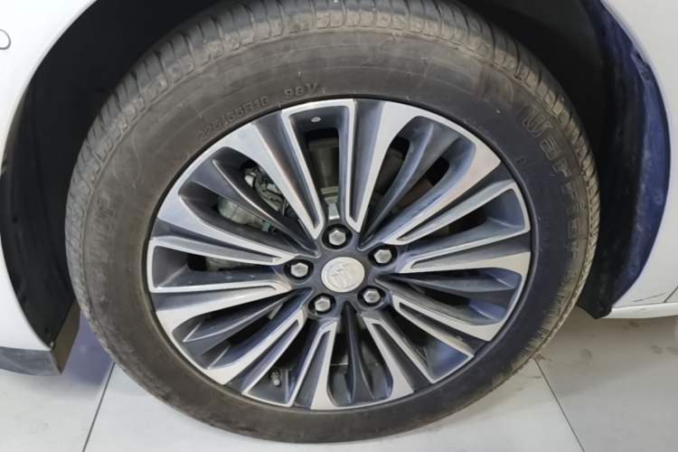 Used Buick GL8 2022 ES Land Cruiser 653T Luxury Model Left Front Wheel Hub