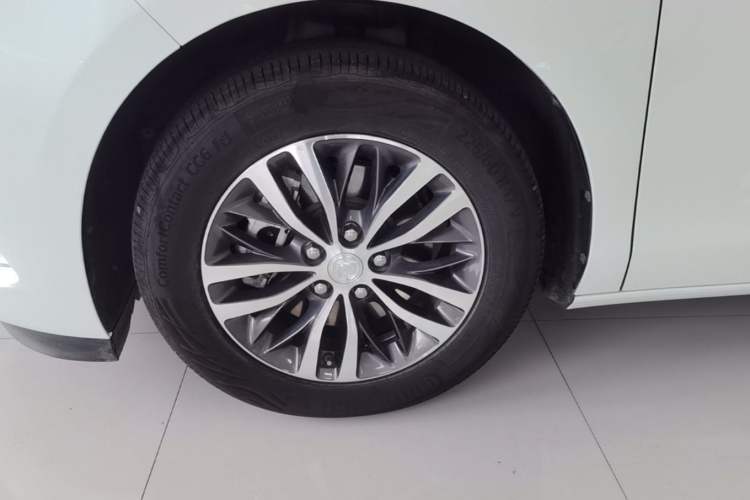 Used Buick GL8 2022 ES Landtrek 653T Comfort Edition Left Front Wheel Hub