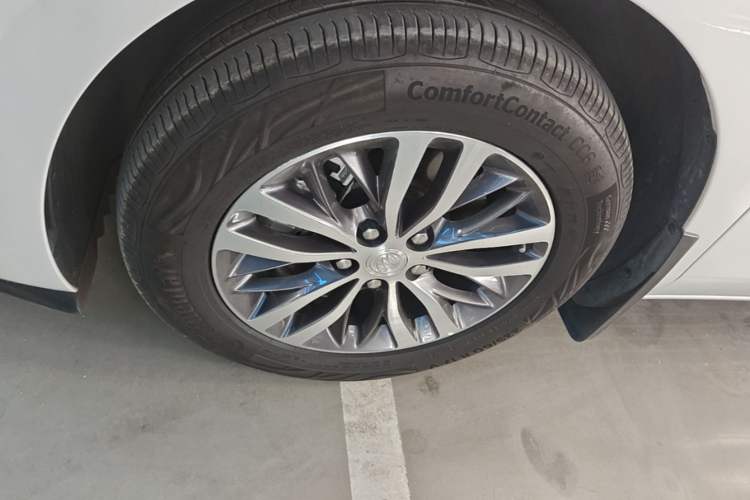 Used Buick GL8 2022 ES Landtrek 653T Comfort Edition Left Front Wheel Hub