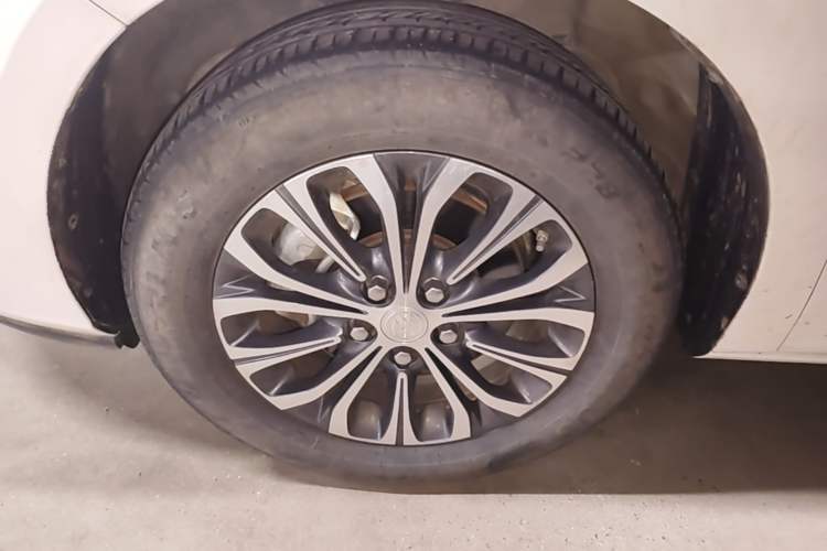 Used Buick GL8 2022 Land Cruiser Executive Class 652T Comfort Model Left Front Wheel Hub