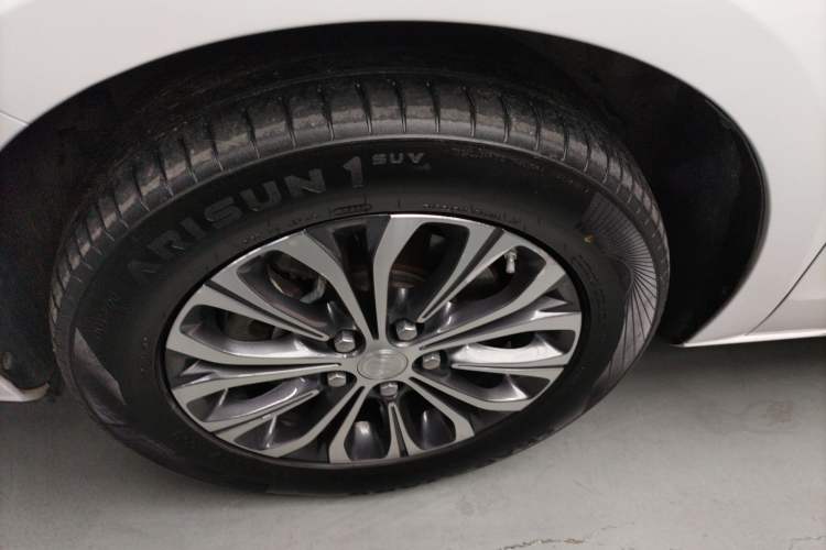 Used Buick GL8 2022 Land Cruiser Executive Class 652T Comfort Model Left Front Wheel Hub