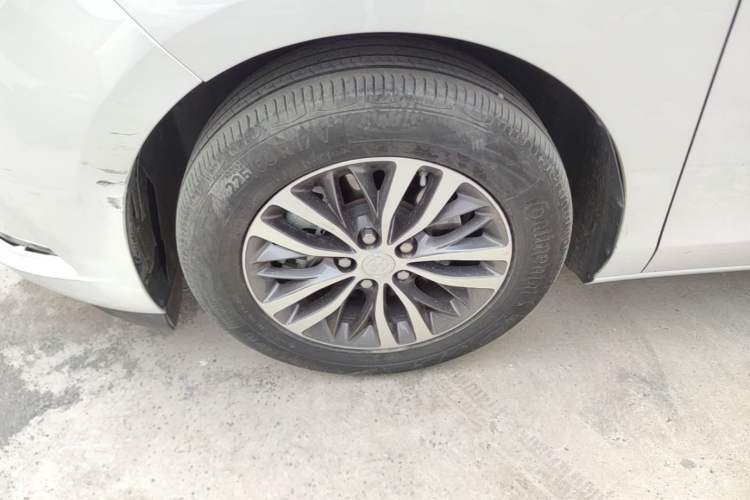 Used Buick GL8 2022 ES Landtrek 653T Comfort Edition Left Front Wheel Hub