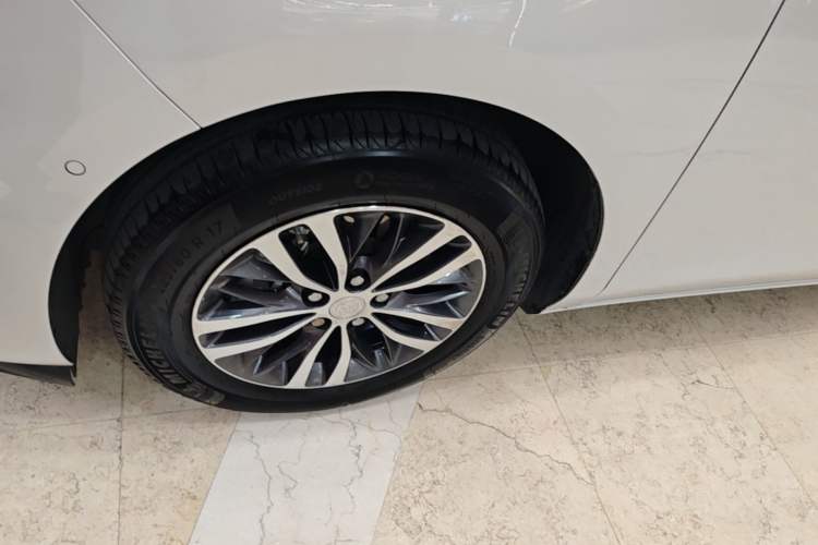 Used Buick GL8 2022 ES Landtrek 653T Luxury Edition Left Front Wheel Hub