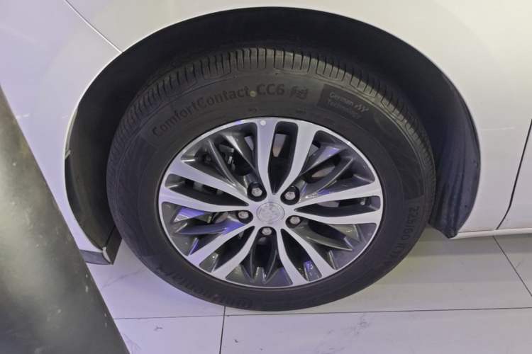 Used Buick GL8 2022 ES Landtrek 653T Comfort Edition Left Front Wheel Hub