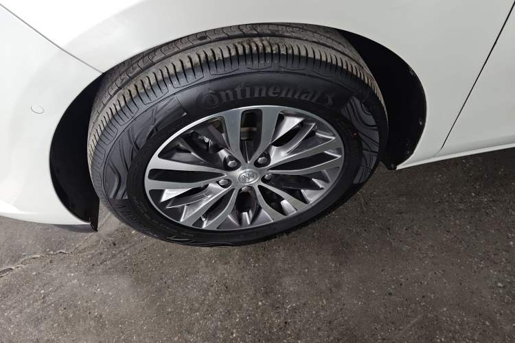Used Buick GL8 2022 ES Landtrek 653T Luxury Edition Left Front Wheel Hub