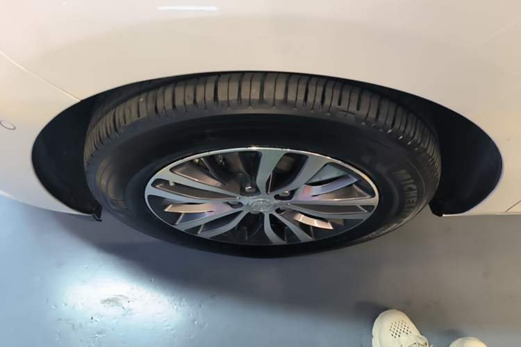 Used Buick GL8 2022 ES Landtrek 653T Luxury Edition Left Front Wheel Hub