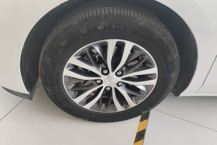 Used Buick GL8 2022 ES Landtrek 653T Comfort Edition Left Front Wheel Hub