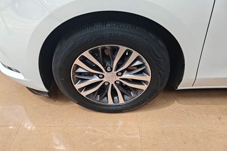 Used Buick GL8 2022 ES Landtrek 653T Comfort Edition Left Front Wheel Hub