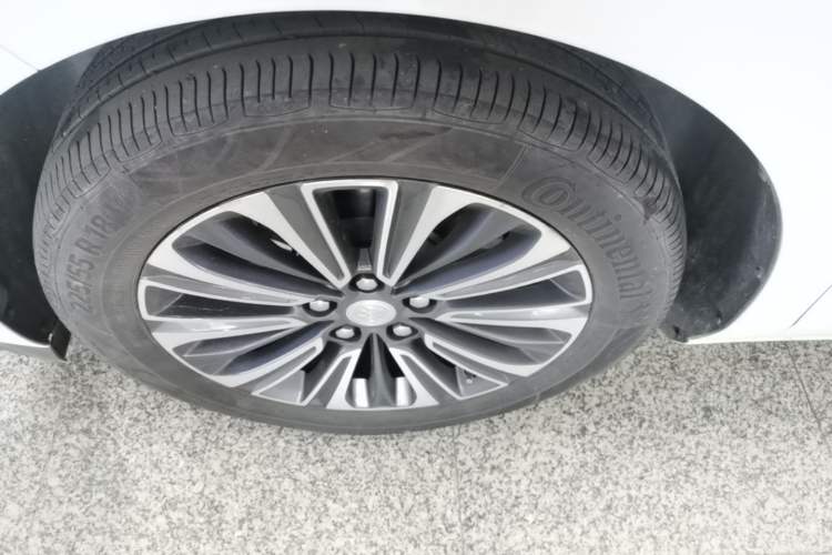 Used Buick GL8 2022 ES Land Cruiser 653T Luxury Model Left Front Wheel Hub