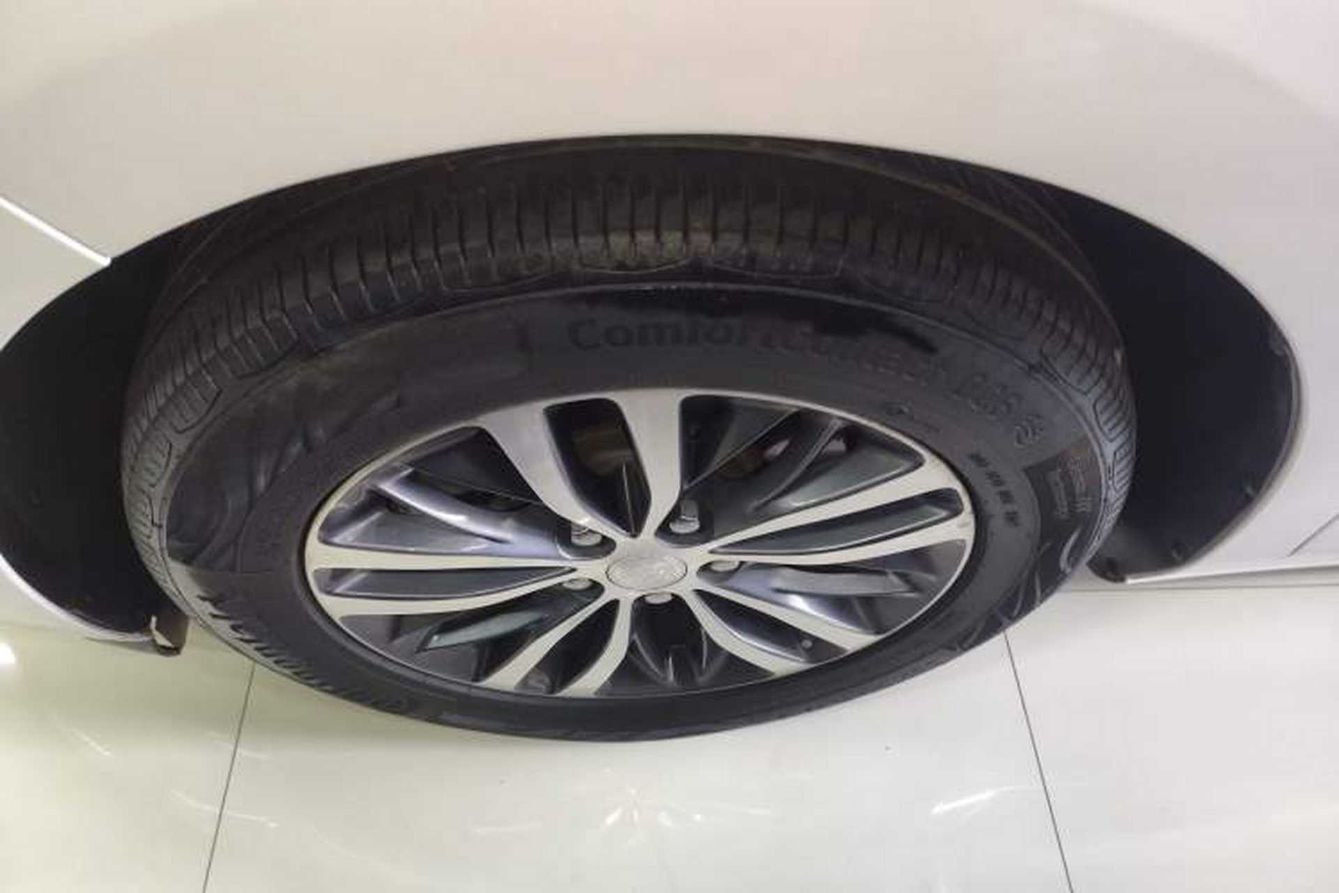 Used Buick GL8 2022 ES Landtrek 653T Comfort Edition Left Front Wheel Hub