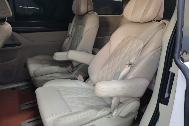 Used Buick GL8 2022 ES Landtrek 653T Comfort Edition Left Rear Seat