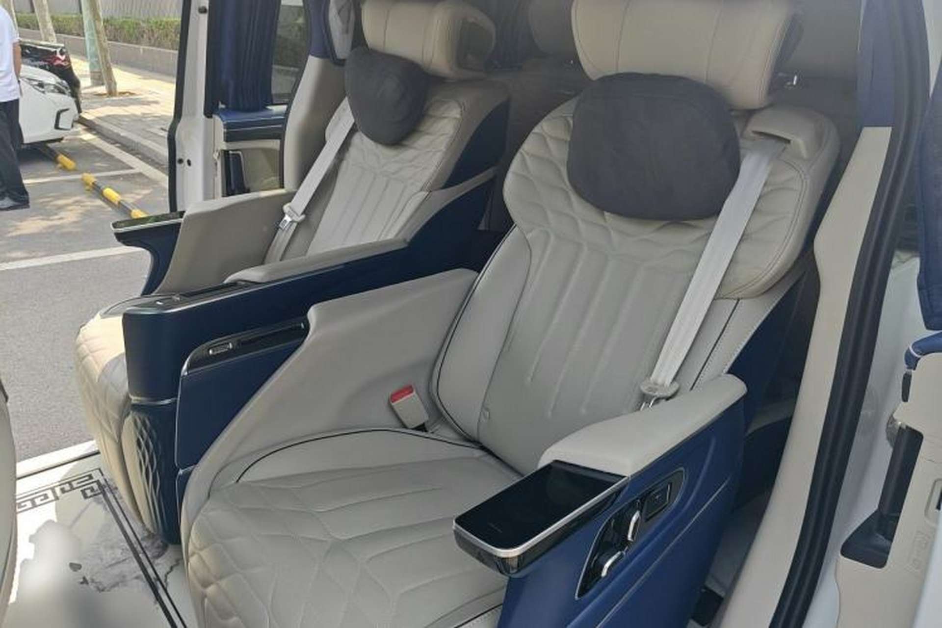 Used Buick GL8 2022 ES Landtrek 653T Comfort Edition Left Rear Seat