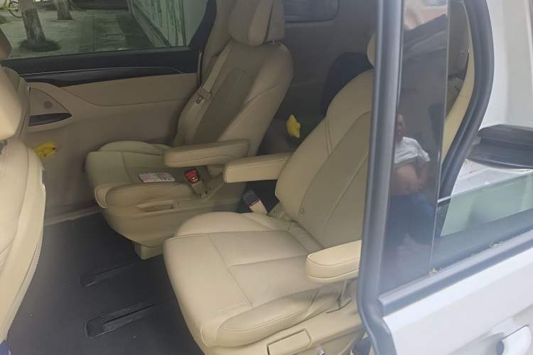 Used Buick GL8 2022 ES Landtrek 653T Luxury Edition Left Rear Seat