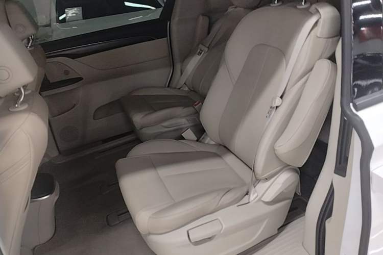 Used Buick GL8 2022 ES Landtrek 653T Comfort Edition Left Rear Seat