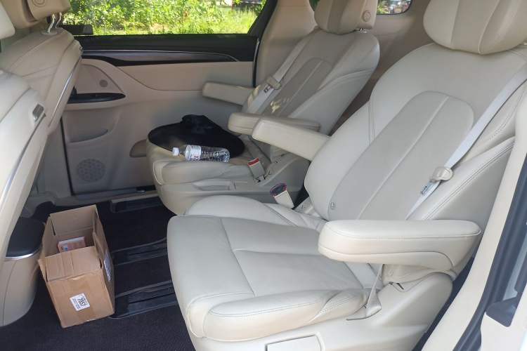 Used Buick GL8 2022 ES Landtrek 653T Luxury Edition Left Rear Seat