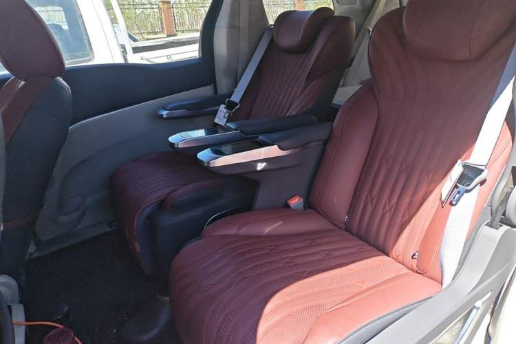 Used Buick GL8 2022 Land Cruiser Executive Class 652T Comfort Model Left Rear Seat