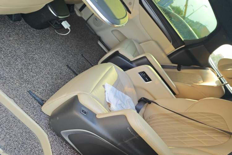 Used Buick GL8 2022 ES Land Cruiser 653T Luxury Model Left Rear Seat