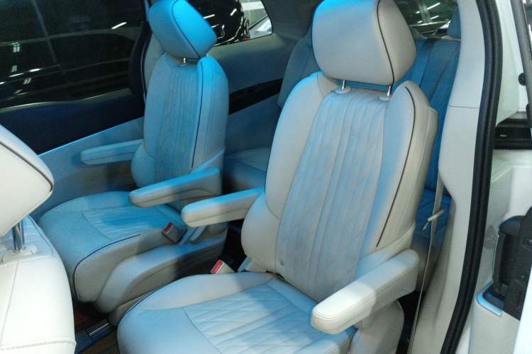 Used Buick GL8 2022 Land Business Class 652T Luxury Model Left Rear Seat