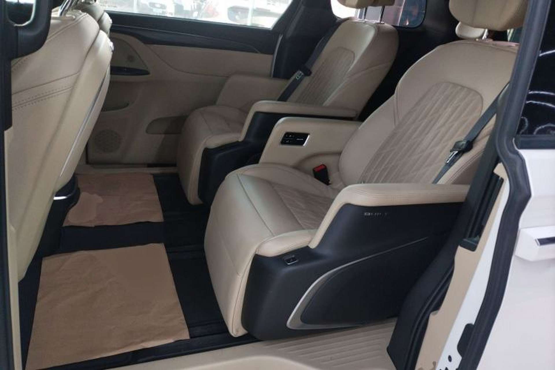 Used Buick GL8 2022 ES Land Cruiser 653T Luxury Model Left Rear Seat