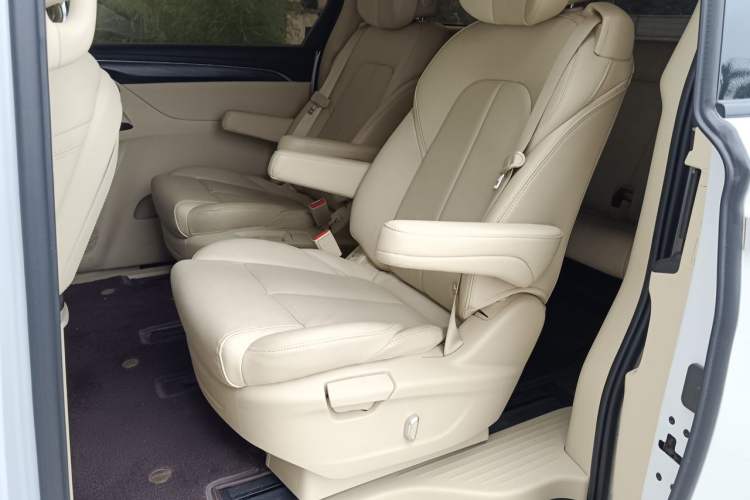 Used Buick GL8 2022 ES Landtrek 653T Luxury Edition Left Rear Seat