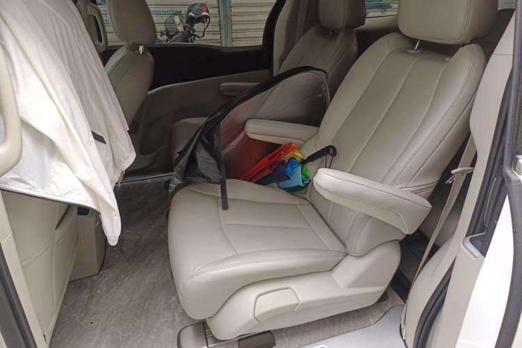 Used Buick GL8 2022 Land Cruiser Executive Class 652T Comfort Model Left Rear Seat