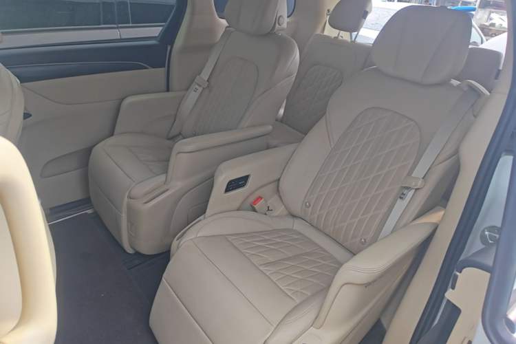 Used Buick GL8 2022 ES Land Cruiser 653T Luxury Model Left Rear Seat
