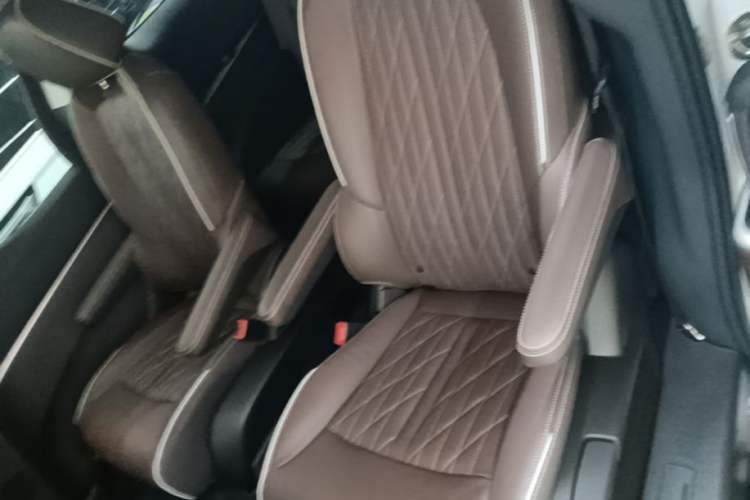 Used Buick GL8 2022 Land Business Class 652T Luxury Model Left Rear Seat