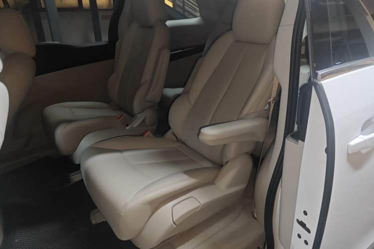 Used Buick GL8 2022 Land Cruiser Executive Class 652T Comfort Model Left Rear Seat
