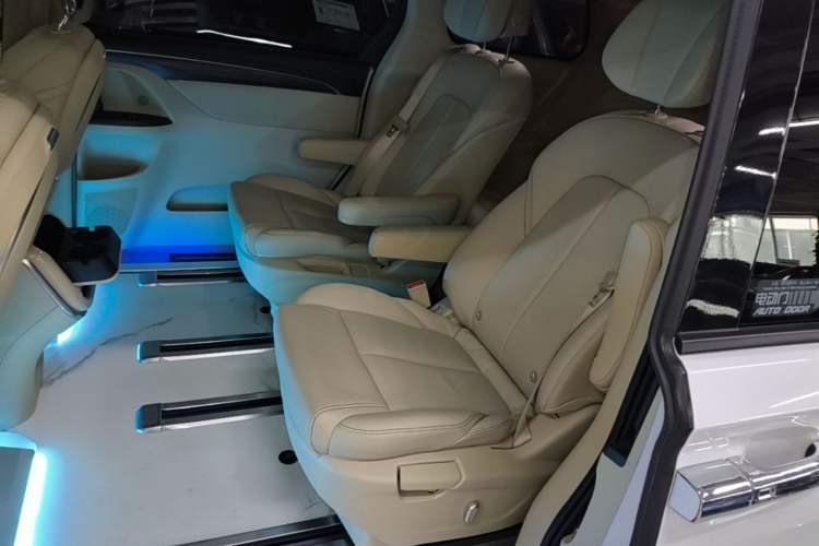 Used Buick GL8 2022 ES Landtrek 653T Luxury Edition Left Rear Seat