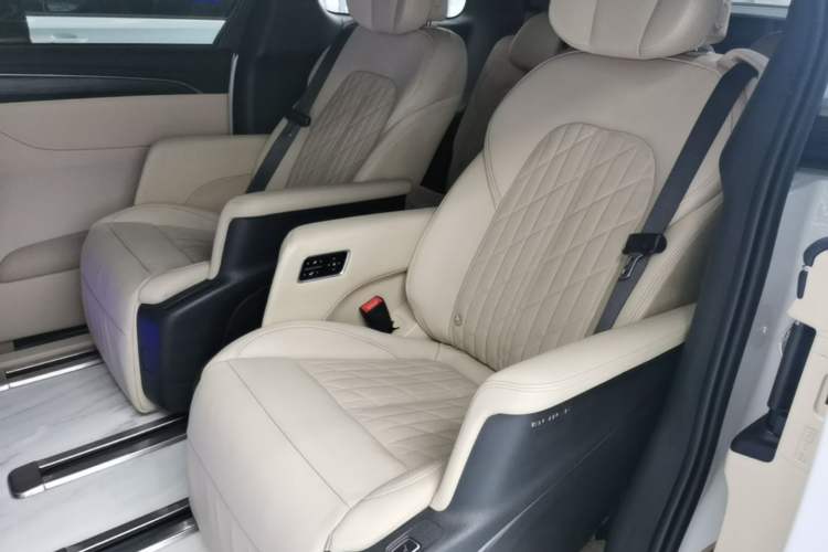 Used Buick GL8 2022 ES Landtrek 653T Flagship Model Left Rear Seat