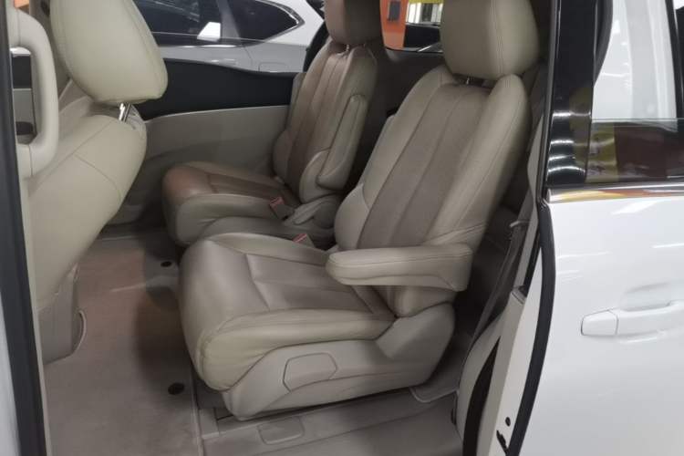 Used Buick GL8 2022 Land Cruiser Executive Class 652T Comfort Model Left Rear Seat
