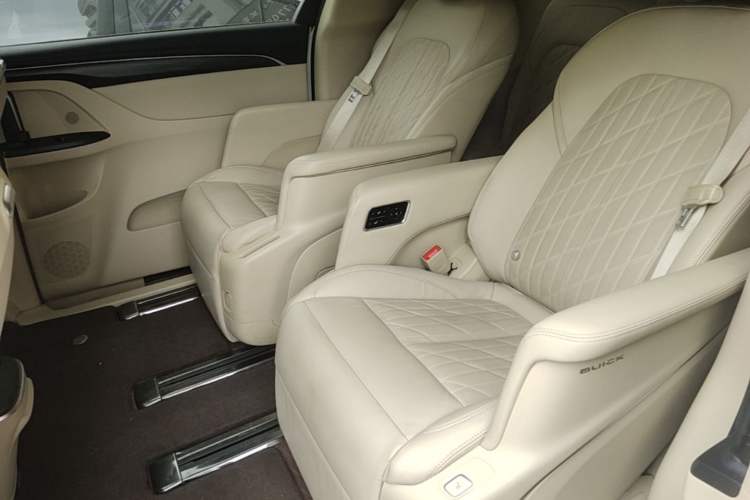 Used Buick GL8 2022 ES Landtrek 653T Luxury Edition Left Rear Seat