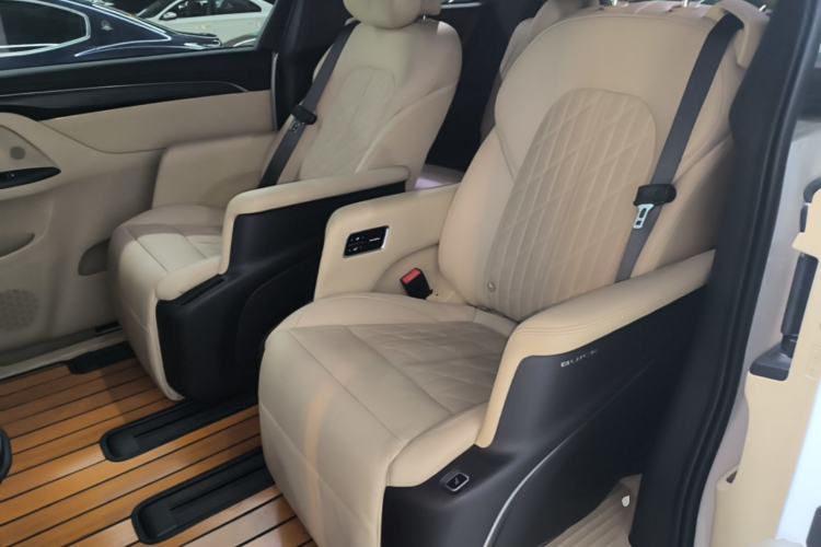 Used Buick GL8 2022 ES Land Cruiser 653T Luxury Model Left Rear Seat