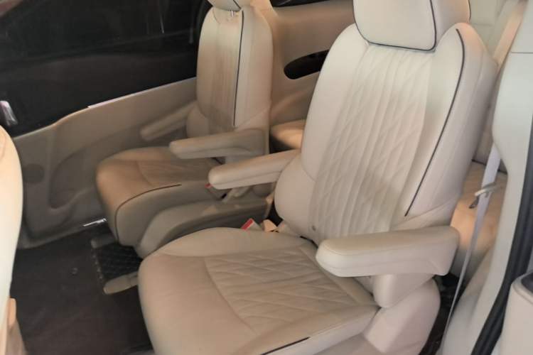 Used Buick GL8 2022 Land Executive Class 652T Prestige Model Left Rear Seat