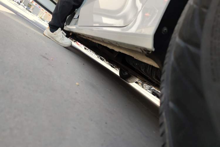 Used Buick GL8 2022 ES Landtrek 653T Comfort Edition Left Side Sill