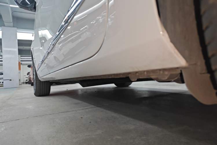 Used Buick GL8 2022 Land Executive Class 652T Prestige Model Left Side Sill