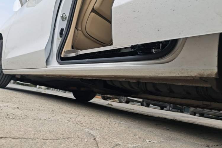 Used Buick GL8 2022 ES Landtrek 653T Luxury Edition Left Side Sill