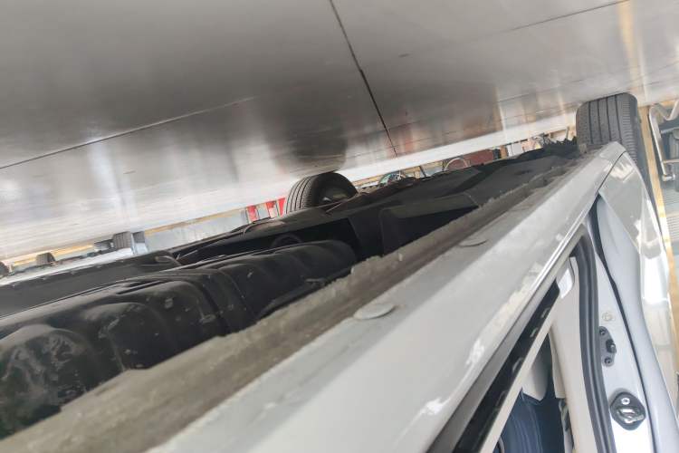 Used Buick GL8 2022 ES Landtrek 653T Comfort Edition Left Side Sill